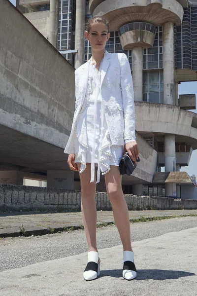 Look 3